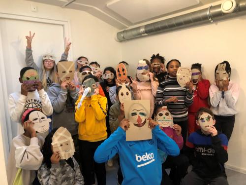 leerlingen-met-maskers